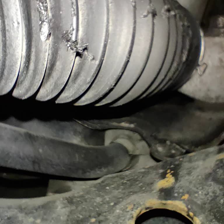 Consesionario Toyota, me cobraron por servicio no realizado y dañaron mi auto