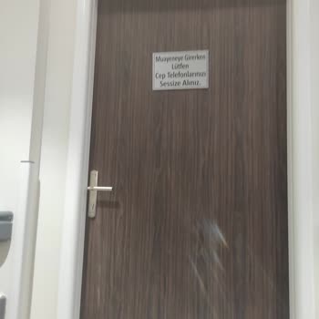 Acil Serviste Uzun Bekleme Ve İlgisiz Davranış