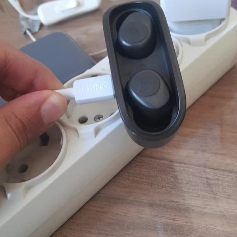 JBL Wave 100 TWS Kulaklığım Şarj Olmuyor, Yardım Bekliyorum