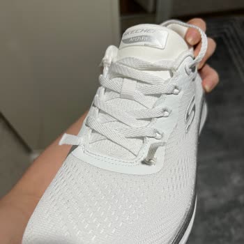 Ayakkabı Bağcığı Kesildi, İki Mağaza Da Çözüm Sunmuyor Destek Alamıyorum