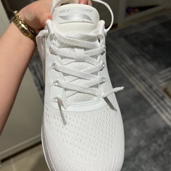 Ayakkabı Bağcığı Kesildi, İki Mağaza Da Çözüm Sunmuyor Destek Alamıyorum