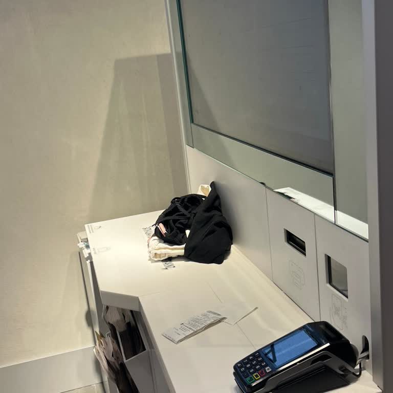 Lefties Mağaza Çalışanlarının Olumsuz Tavırları Ve Zaman Kaybı Yaşadım!