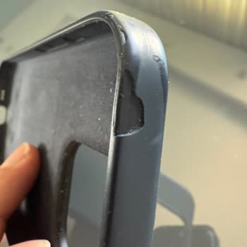 Apple Akasya AVM'den Alınan Kılıf Ve Cüzdanın Kısa Sürede Deforme Olması