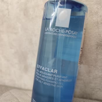 I Suspect My La Roche-Posay Face Cleanser Is Fake Due to Bottle and Texture Differences