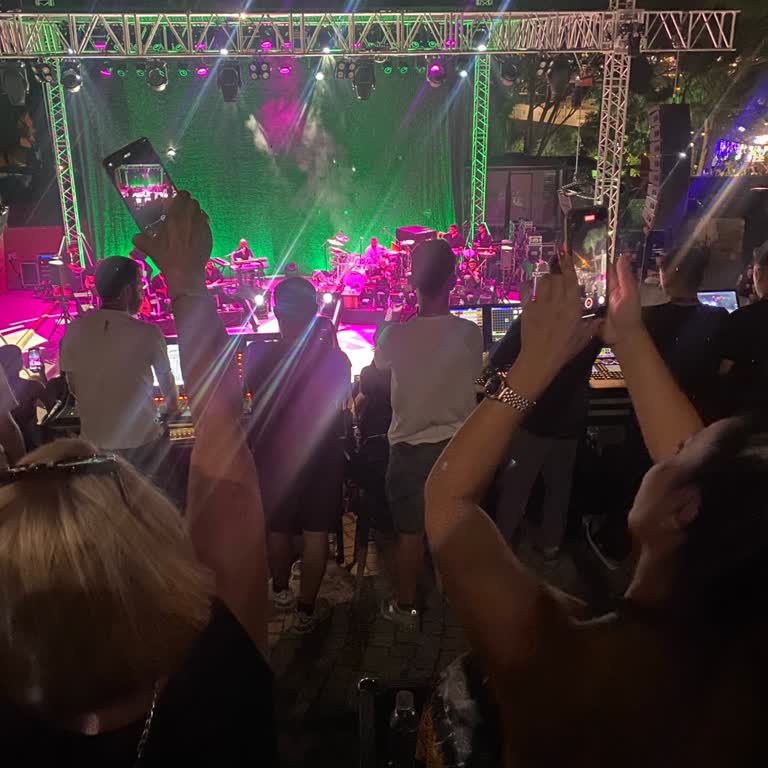 Ayvalık Konserinde Ön Sırada Sanatçıyı Göremedik, Hizmet Eksikliği Yaşadık