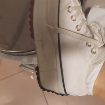 Converse Ayakkabı Tabanında Kısa Sürede Ciddi Yarılma Oluştu