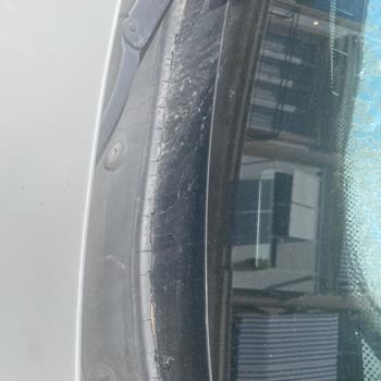 BMW 520i Aracımda Kronik Parça Çatlaması Ve Yırtılması