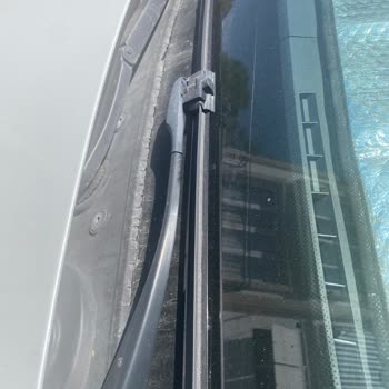 BMW 520i Aracımda Kronik Parça Çatlaması Ve Yırtılması