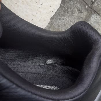 İki Ayda Yırtılan Ayakkabılara Kullanıcı Hatası Denilmesi Mağduriyet Yarattı