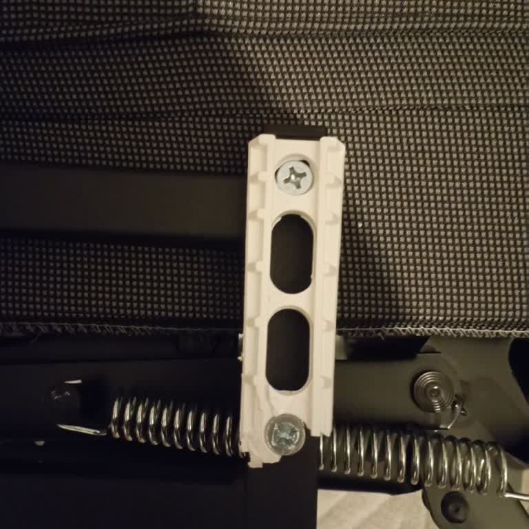 Kırık Koltuk Parçası İçin Yetersiz Destek Ve İletişimsizlik