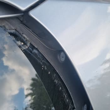 BMW F10 Ön Cam Fitilinde Deformasyon Sorunu Yaşadım