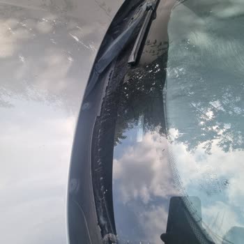 BMW F10 Ön Cam Fitilinde Deformasyon Sorunu Yaşadım