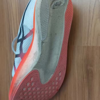 Asics Koşu Ayakkabısının Topuğu Kısa Sürede Kırıldı, Firma Dönüş Yapmıyor