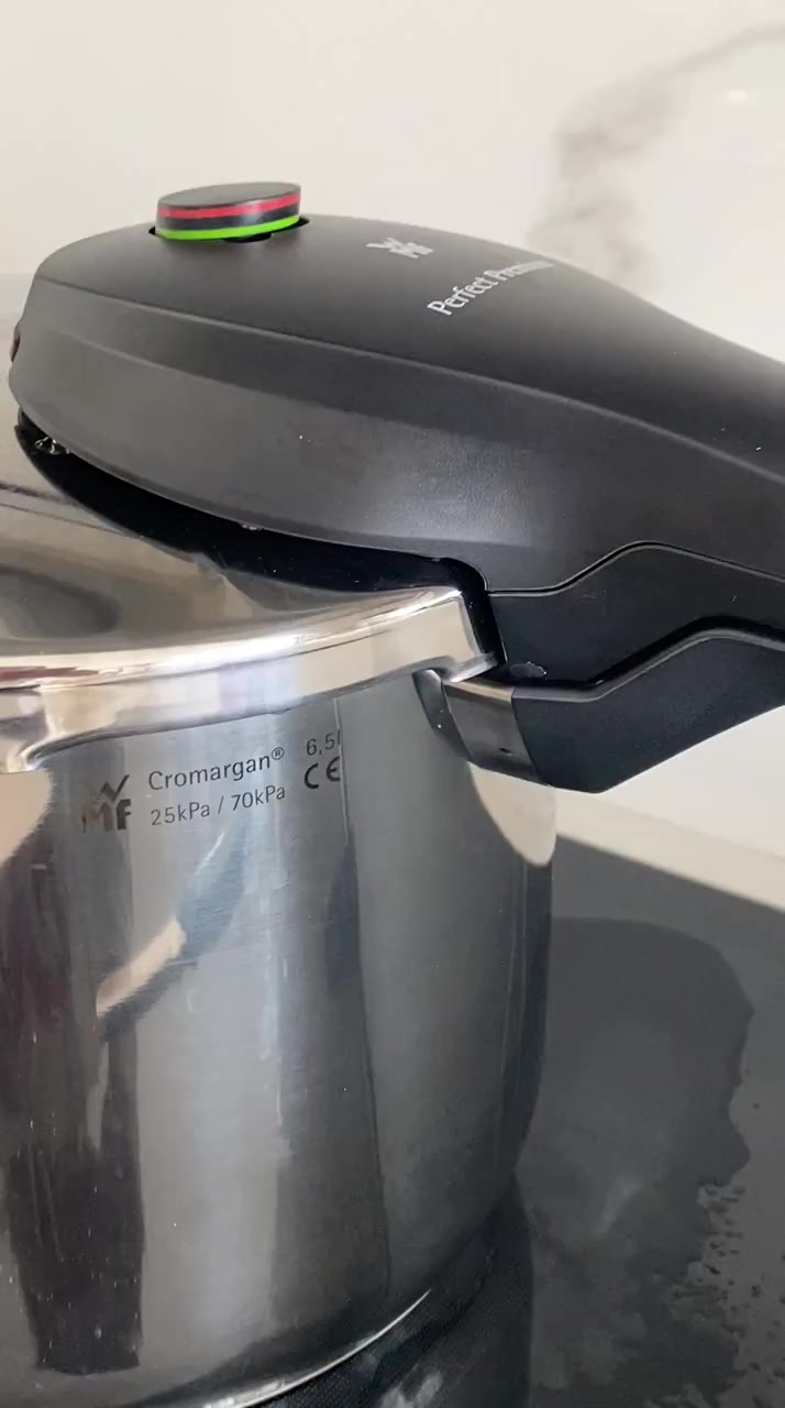 WMF Schnellkochtopf aus Enplus Ankamall leckt von Anfang an, technischer Service hilft nicht Videovorschaubild