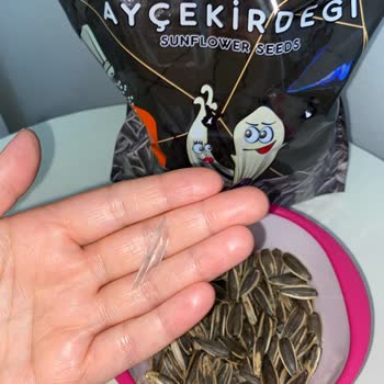 Çitlekçi Çekirdeğinden Cam Parçası Şoku: Sağlığımız Tehlikede!