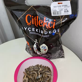 Çitlekçi Çekirdeğinden Cam Parçası Şoku: Sağlığımız Tehlikede!