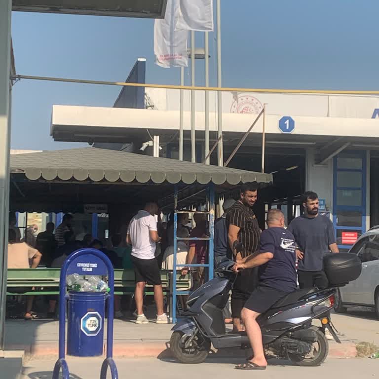 Tüvtürk’te Randevu Saatlerine Uyulmuyor, Bekleme Alanı Aşırı Sıcak Ve Düzensiz