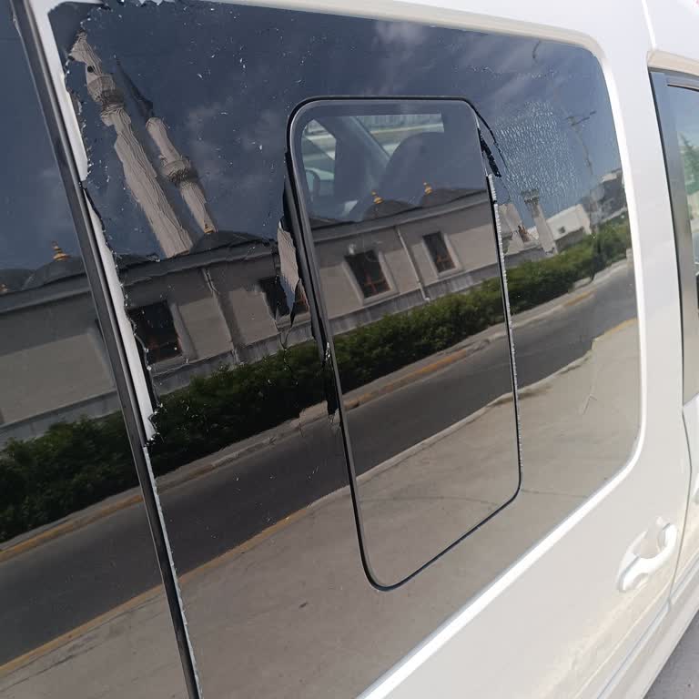 Yetkili Serviste Cam Değişimi Mağduriyeti Ve İletişim Sorunu