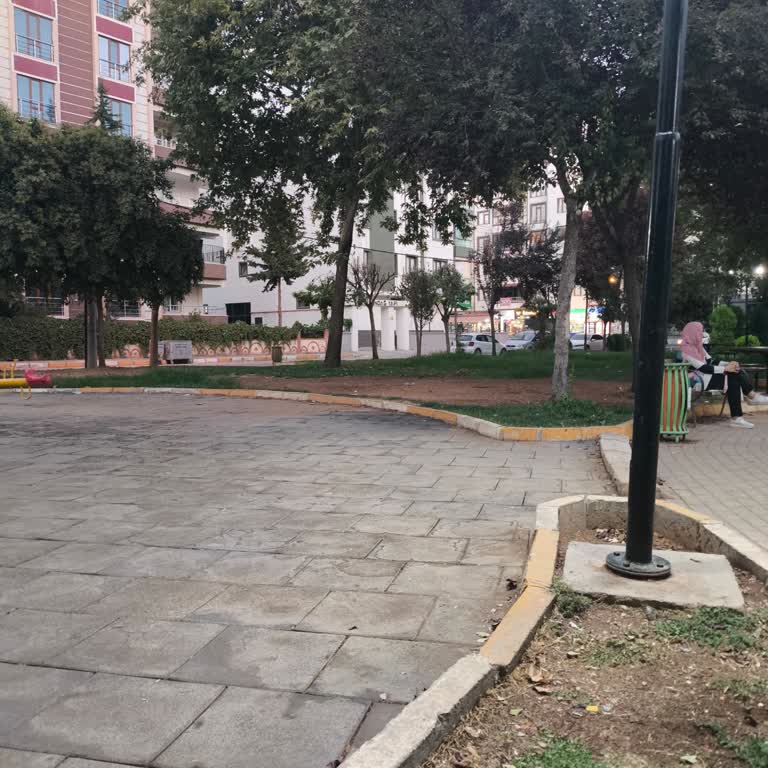 Karaköprü'deki Park Bakımsızlık Ve Temizlik Sorunu