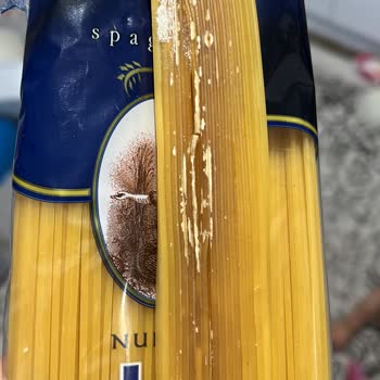 Aldığım Makarna Yapışık Ve Lekeliydi, Sağlığımız Tehlikeye Girebilirdi