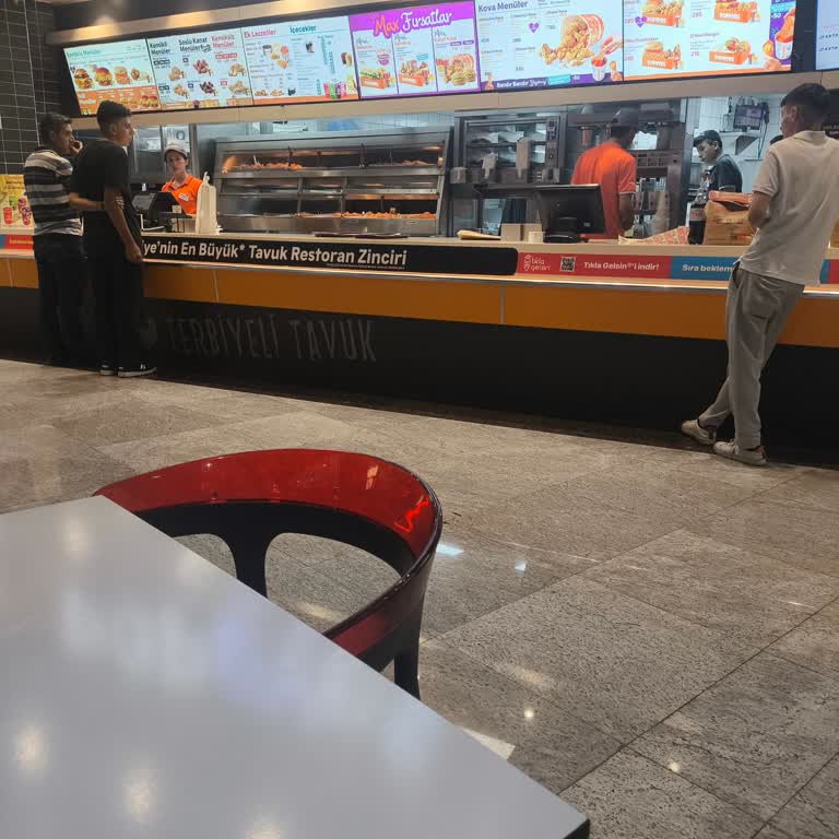 Popeyes Podium AVM'de Uzun Bekleme Ve İlgisiz Yönetim