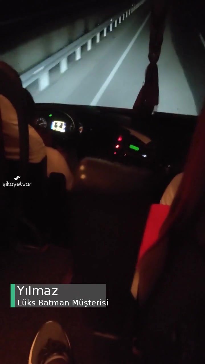 Lüks Batman Sigara İçen Şoför videonun kapak resmi