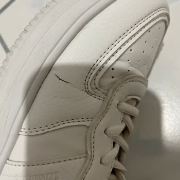 Kısa Sürede Yıpranan Ayakkabı İçin Yardım Talebi