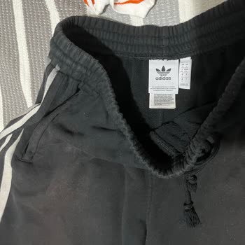 Adidas Şortta Kısa Sürede Renk Değişimi Yaşadım