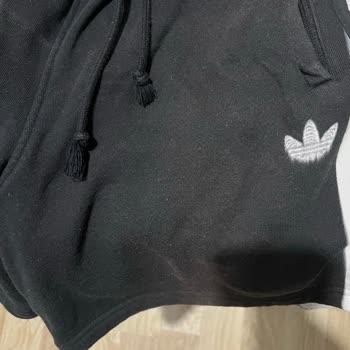 Adidas Şortta Kısa Sürede Renk Değişimi Yaşadım