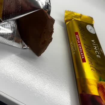 Aldığım Çikolatanın İçinden Saç Kılı Çıktı, Hijyen Yok