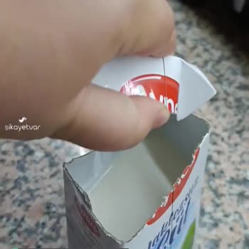 Aynes Süt Kesilmiş Resmen Peynir Kesiği Gibiydi
