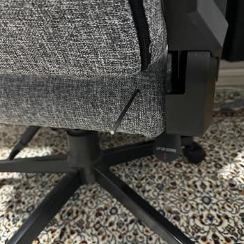 Koltuktan Çıkan Metal Çubuk Elimi Yaraladı