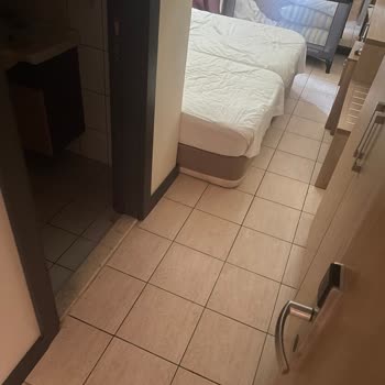 Yanıltıcı Otel Puanı Ve Kötü Koşullar Nedeniyle Tatilin Kabusa Dönüşmesi