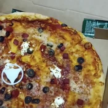 PizzaLazza Pizzamdan Hamam Böceği Çıktı