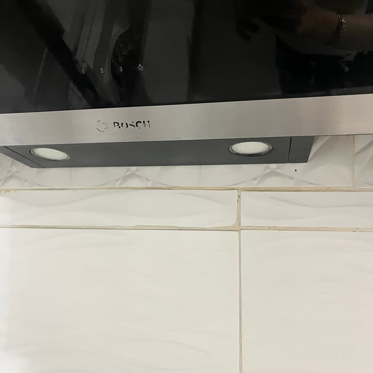 Bosch Aspiratörde Silinen Yazı İçin Cam Değişimi Dayatılıyor