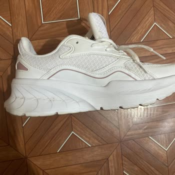 Yeni Alınan Spor Ayakkabıda Kısa Sürede Topuk Kırılması Ve Destek Alamama