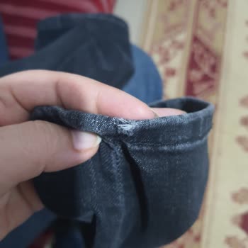 Bir Günde Yırtılan Pantolon Ve Mavi Mağazasının İlgisizliği