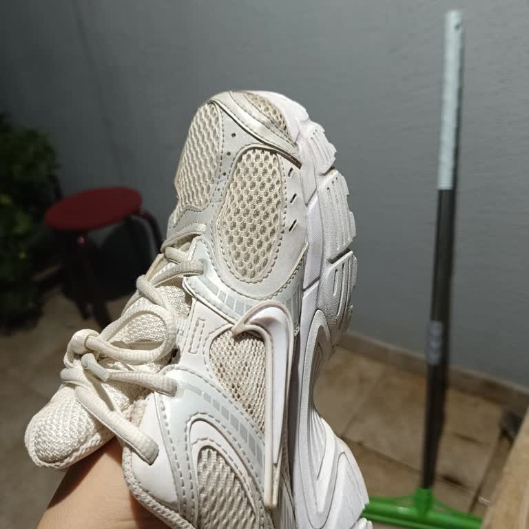 Önerilen Temizlik Ürünü Ayakkabımı Sararttı, İade İstiyorum