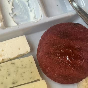 Kahvaltı Tabağında Yabancı Madde Ve Olumsuz Personel Tepkisi