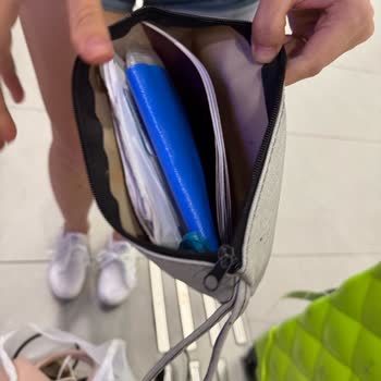 Uçuş Sonrası Parçalanan Valiz Ve İlgisiz Havalimanı Personeli