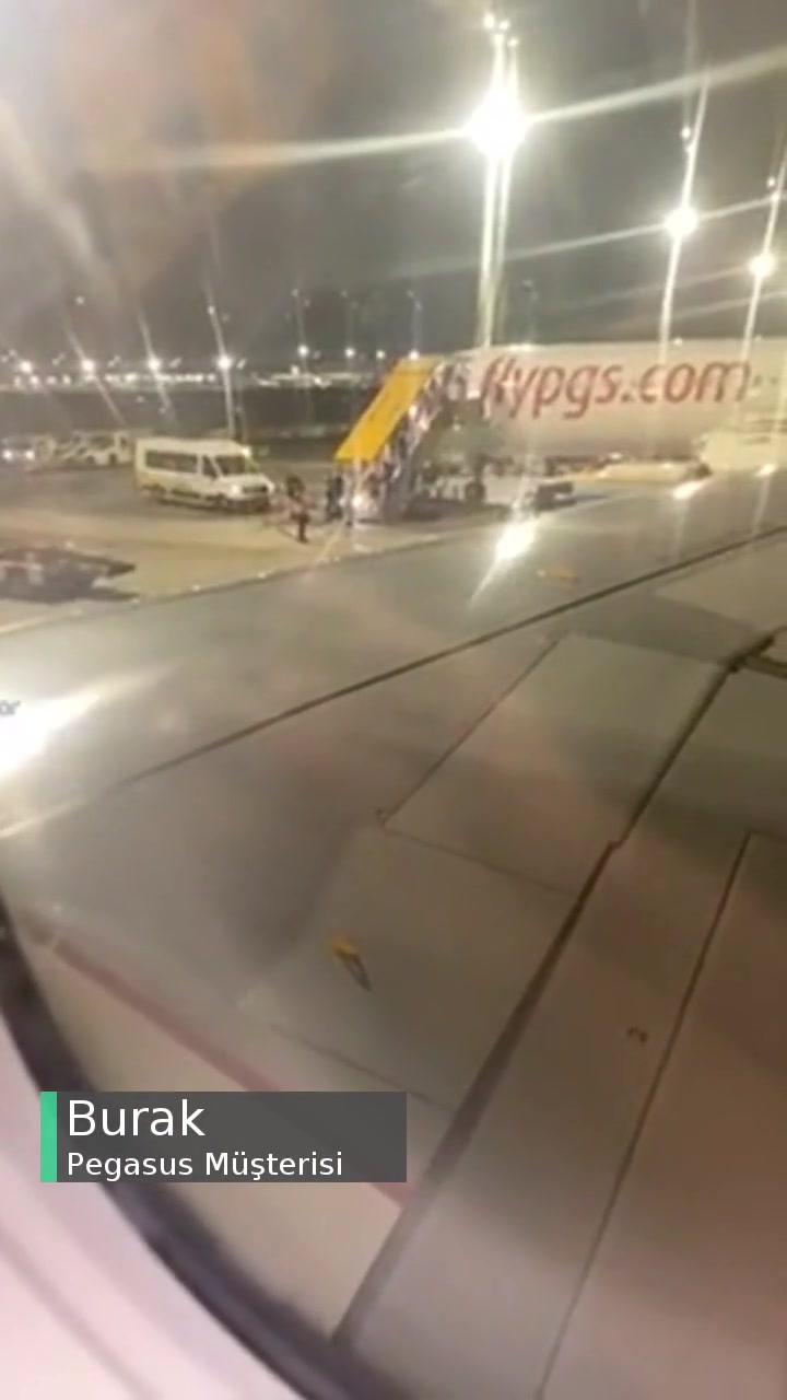 Pegasus Rötar 1 Saati Geçkin Uçakta Bekleme videonun kapak resmi