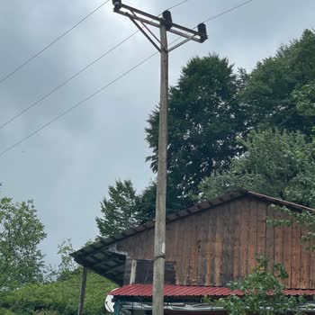 TEDAŞ Rize/Ardeşen'de Eski Ve Tehlikeli Elektrik Tesisatına Müdahale Bekliyoruz!