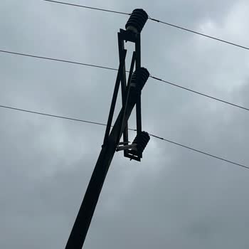 TEDAŞ Rize/Ardeşen'de Eski Ve Tehlikeli Elektrik Tesisatına Müdahale Bekliyoruz!