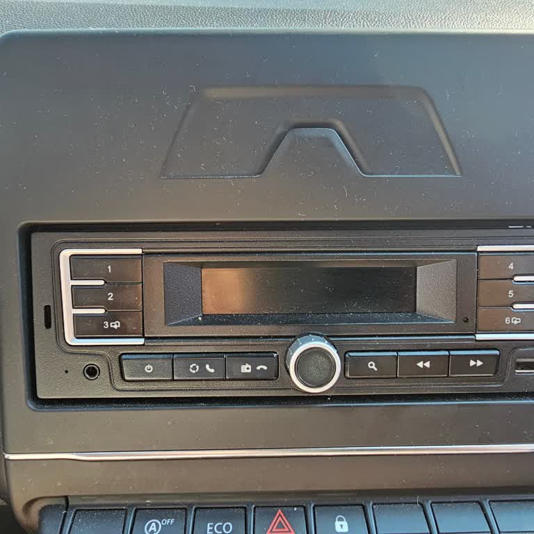 Reno Clio'da Dil Ve Radyo Saat Ayarı Sorunu: Yardım Bekliyorum