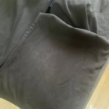 Pantalón Stradivarius, decoloración rápida y calidad insuficiente