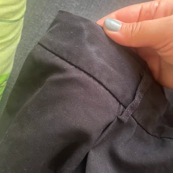 Pantalón Stradivarius, decoloración rápida y calidad insuficiente