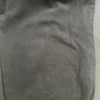 Pantalón Stradivarius, decoloración rápida y calidad insuficiente