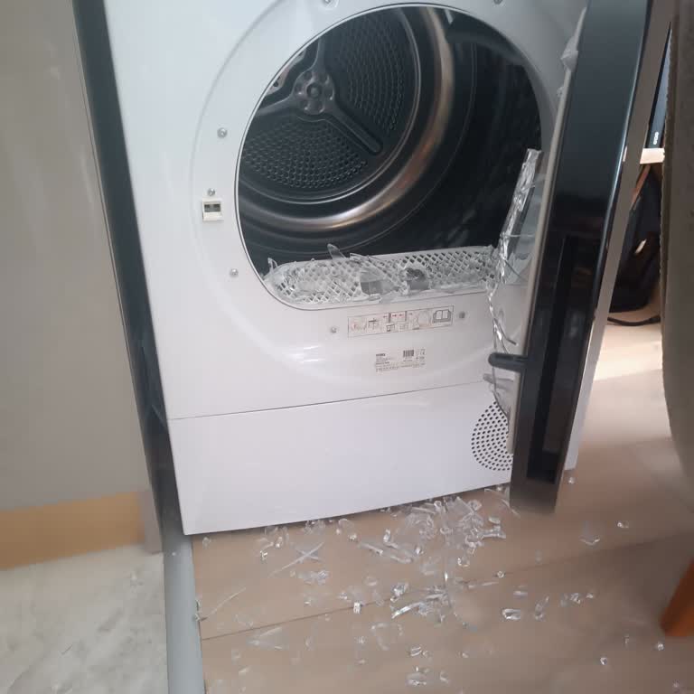 Kurutma Makinasının Camı Patladı, Servis İlgisiz Kaldı