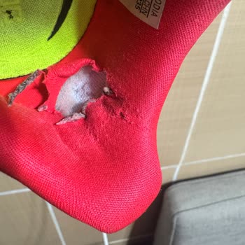 Adidas Predator bei Deichmann nach 2 Monaten kaputt, ich verlange sofortigen Austausch