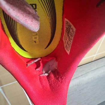 Adidas Predator bei Deichmann nach 2 Monaten kaputt, ich verlange sofortigen Austausch